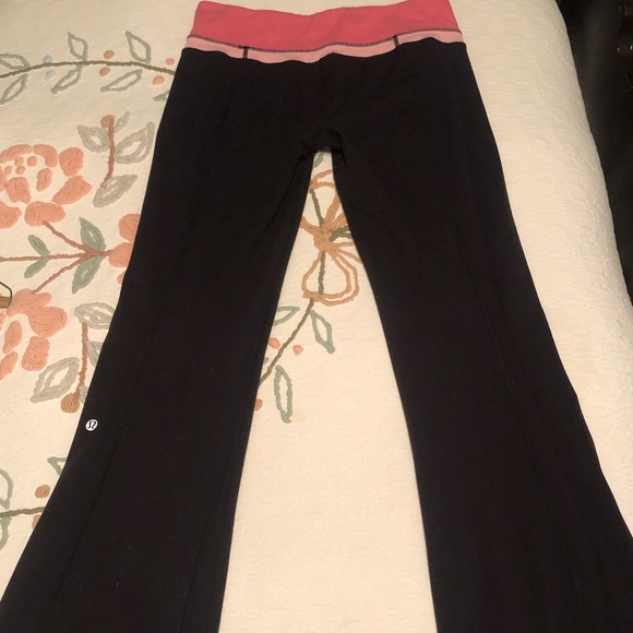 Size 8 lululemon reversible Groove pants - Picture 2 of 4